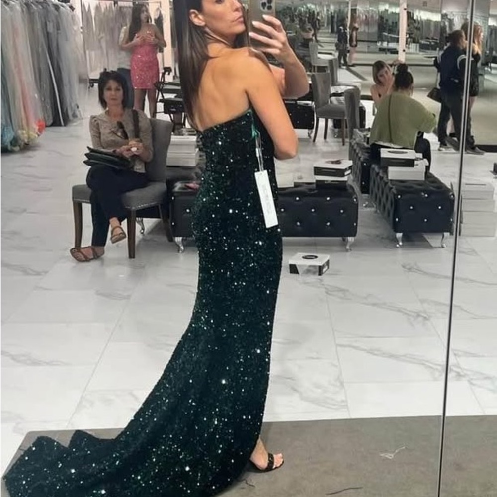 Elegant Emerald Green Sequin Evening Gown